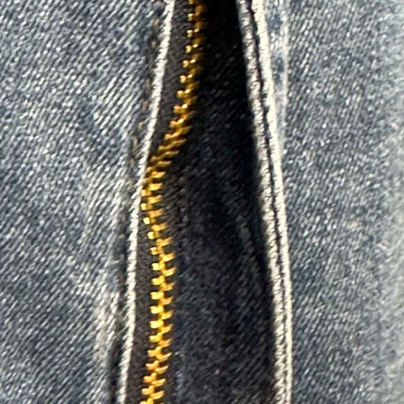 Gogo Jeans High Rise Relaxed Fit Frayed Hem Mom Jeans - Medium Wash - size 24 - Picture 4 of 11